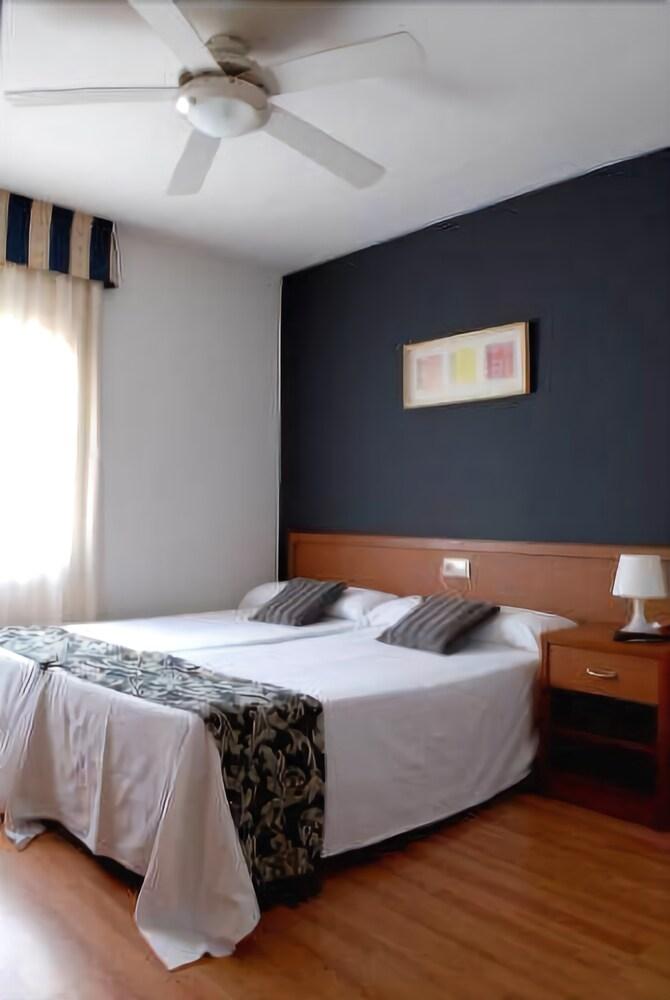 Gatell Hotel Виланова-и-ла-Желтру Экстерьер фото
